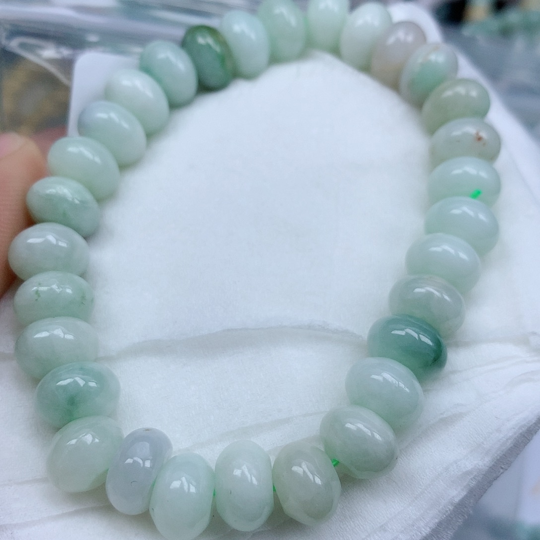 翡翠颈饰未镶嵌珠子