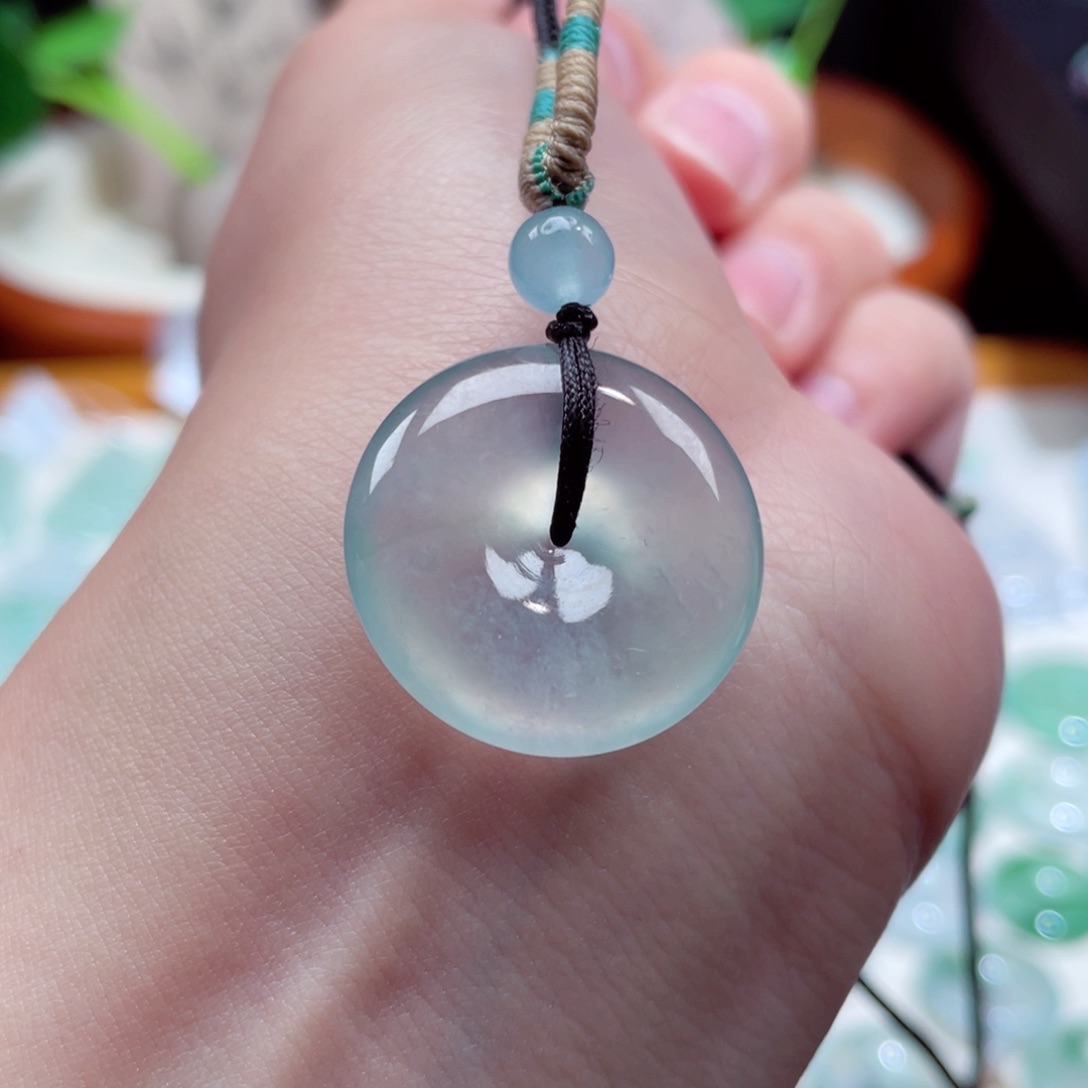 翡翠颈饰未镶嵌扣子