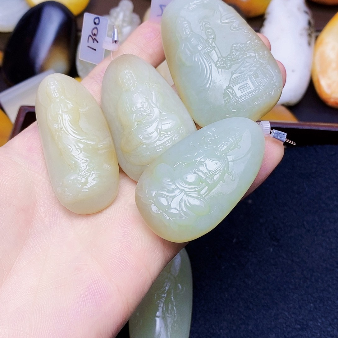 和田玉未镶嵌挂件一**尘