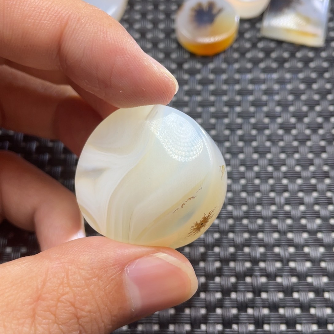 未镶嵌颈饰玛瑙/玉髓盛