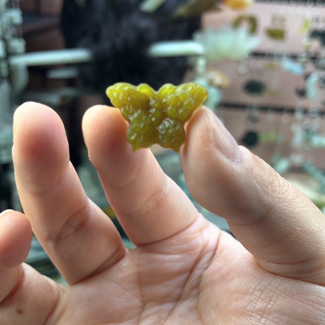 岫玉未镶嵌吊坠(不含链)宽度2.5厘米左右