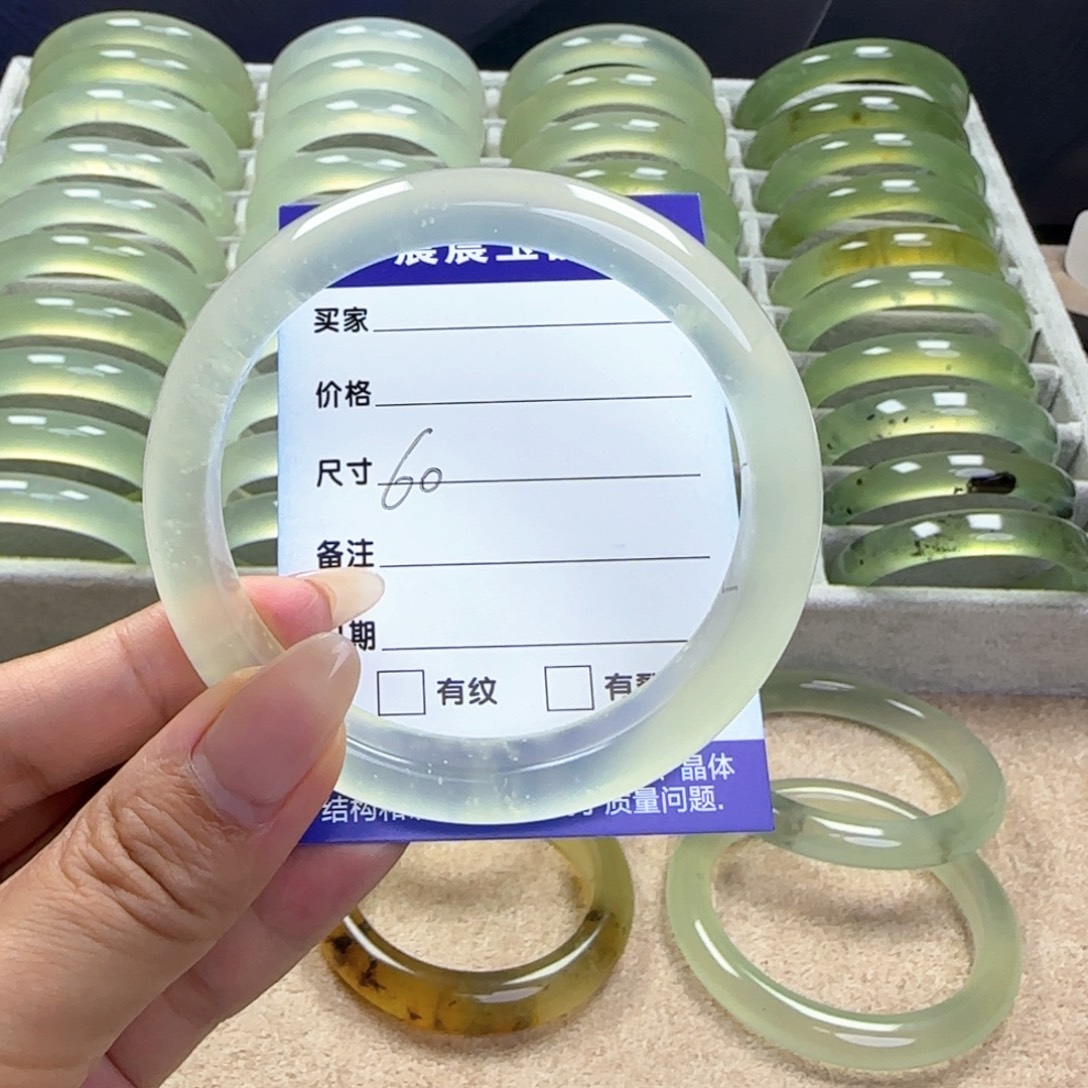 未镶嵌蛇纹石玉手镯