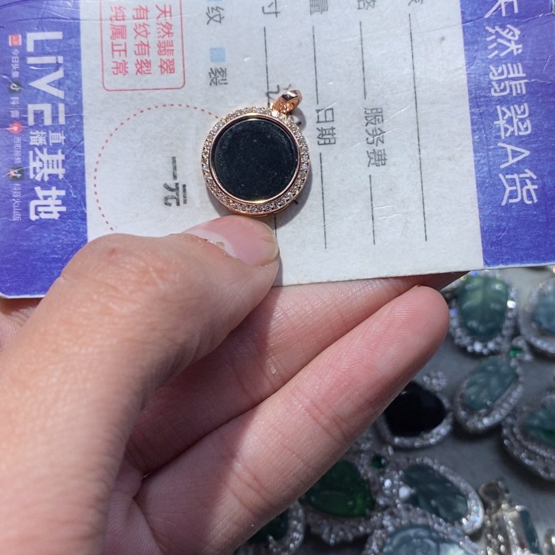 翡翠颈饰未镶嵌翡翠