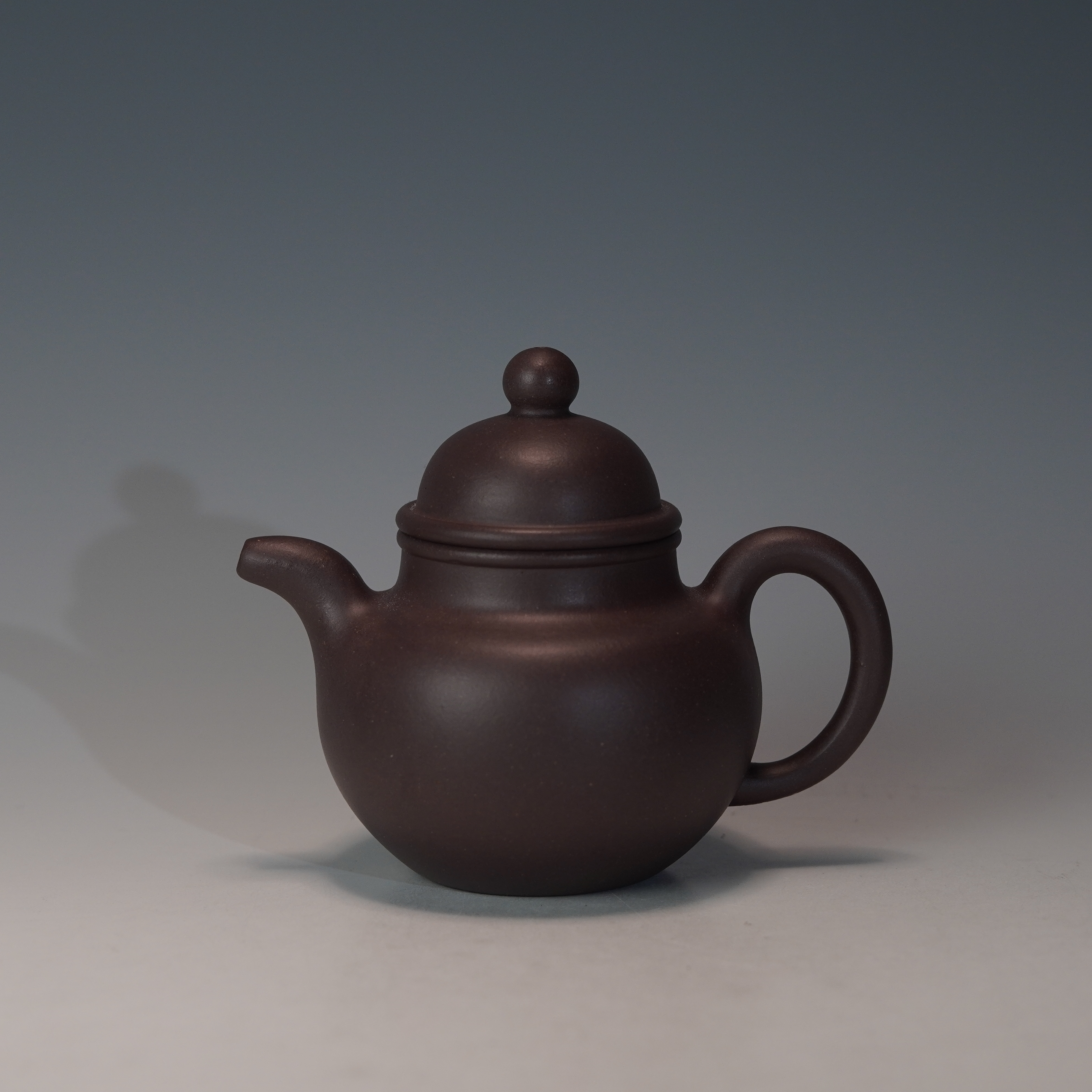 lot. 22045 王凯丽 天青紫小寿珍掇球 180cc