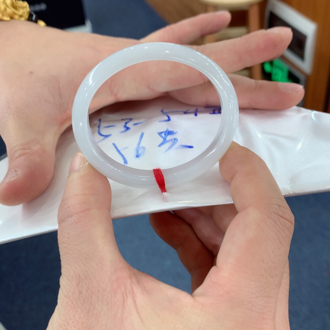 翡翠手镯未镶嵌买断