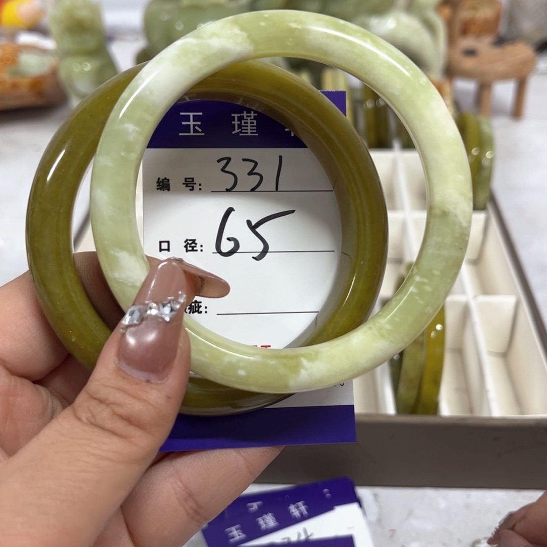 蛇纹石玉手镯未镶嵌