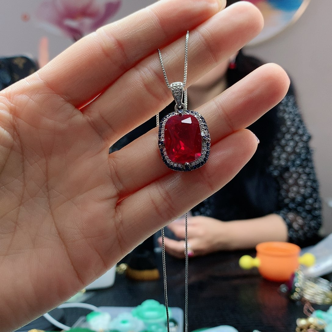 【闪购商品】红宝石吊坠(赠链)未镶嵌