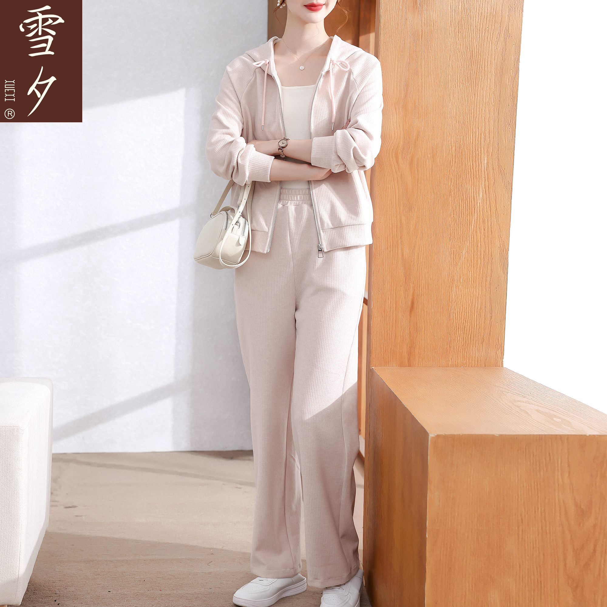 2025新款妈妈秋装休闲运动套装40岁50中老年女装春秋灯芯绒薄外套