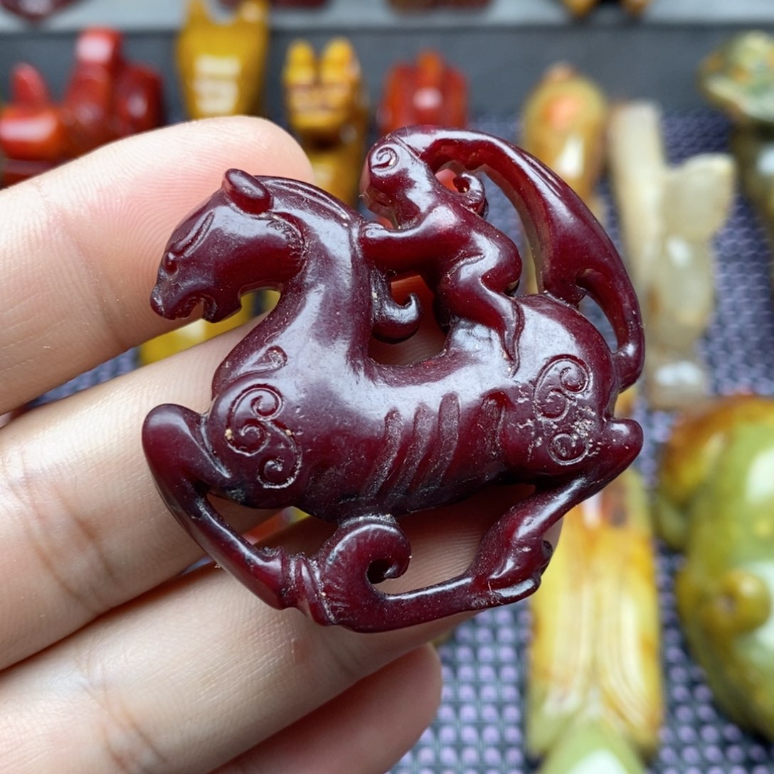 蛇纹石玉颈饰未镶嵌