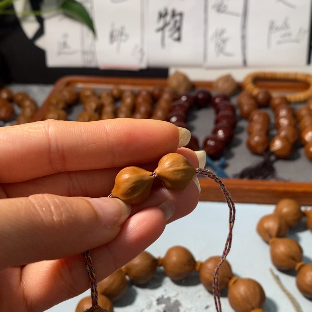 橄榄核手串奇*1.2精品南山小红铁2颗
