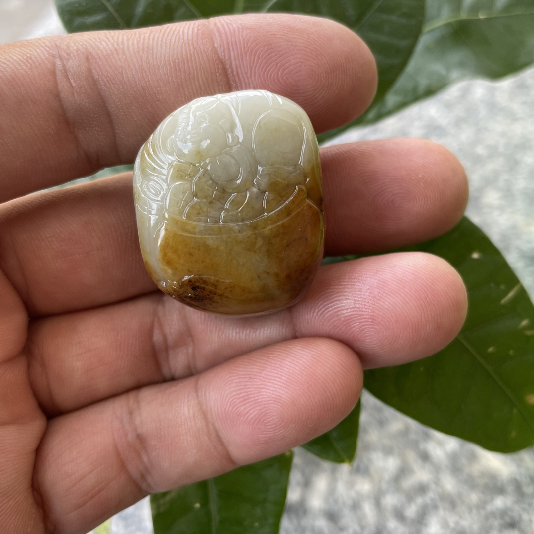 新疆和田玉送财童子黄皮俏色巧雕做工细料脂油35克