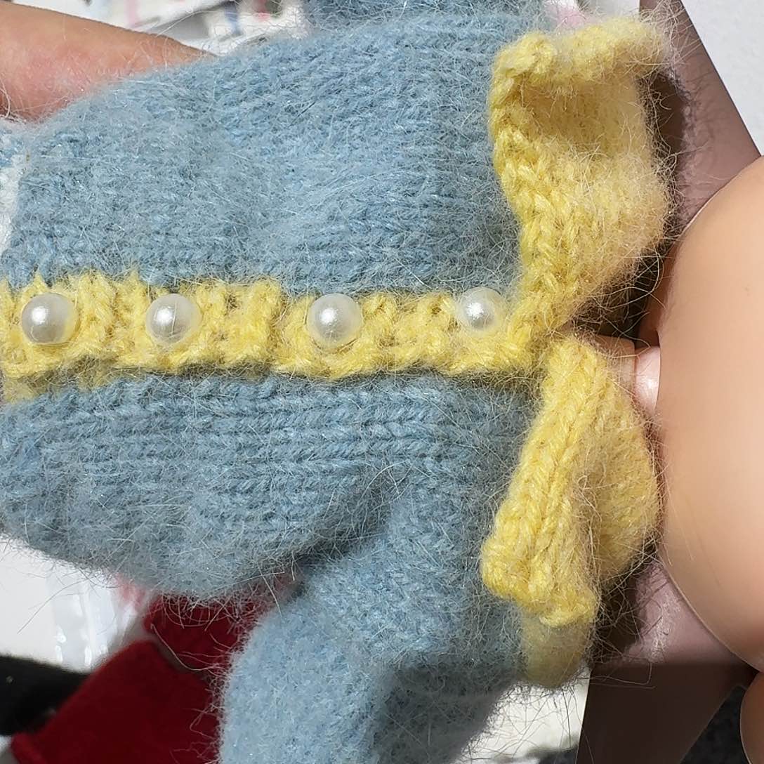 蓝色带领子黄色娃衣嘎子姐