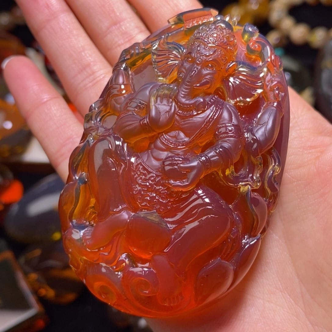 琥珀未镶嵌颈饰61克