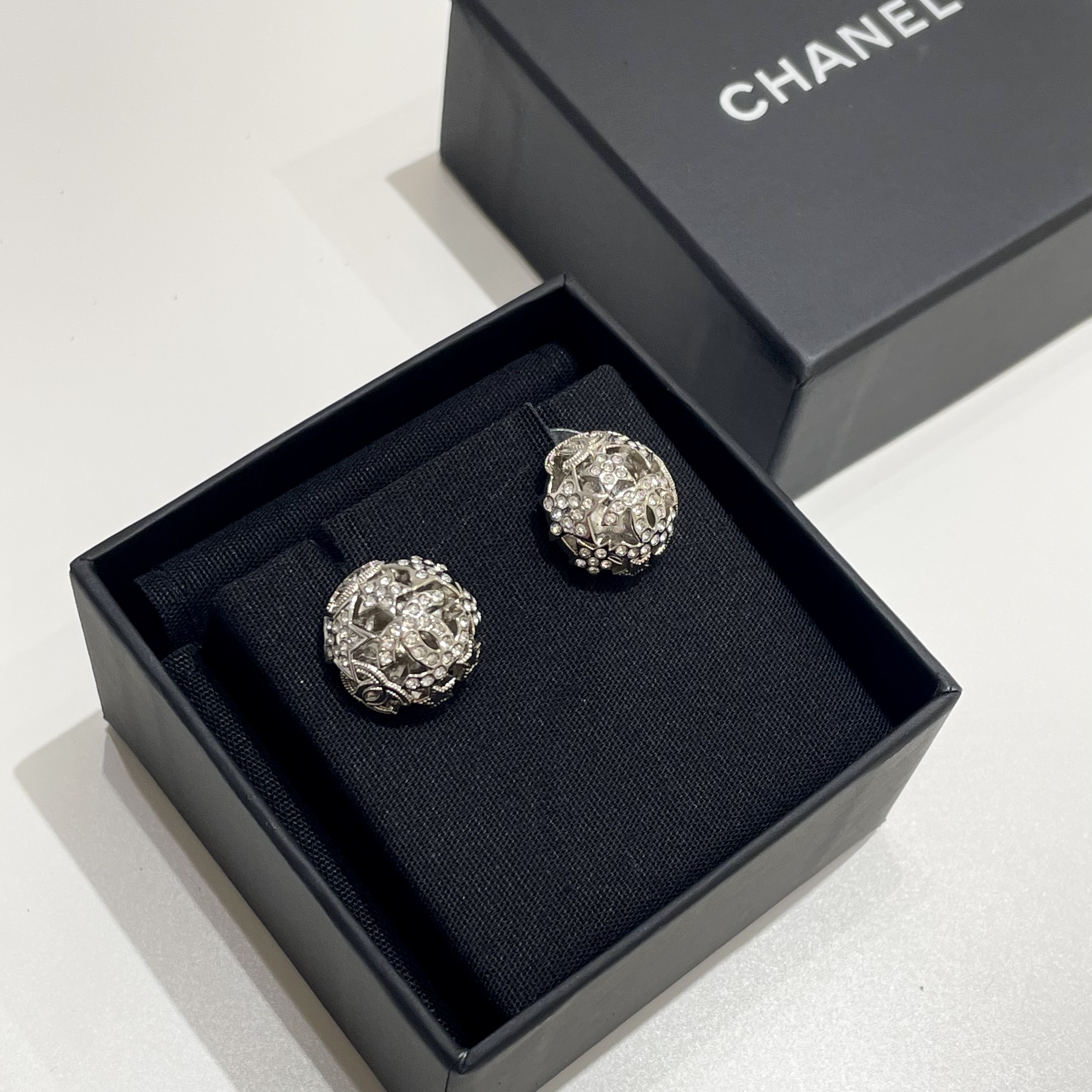 95新 Chanel/香奈儿 25A银色镂空满钻星星双C耳钉54887720