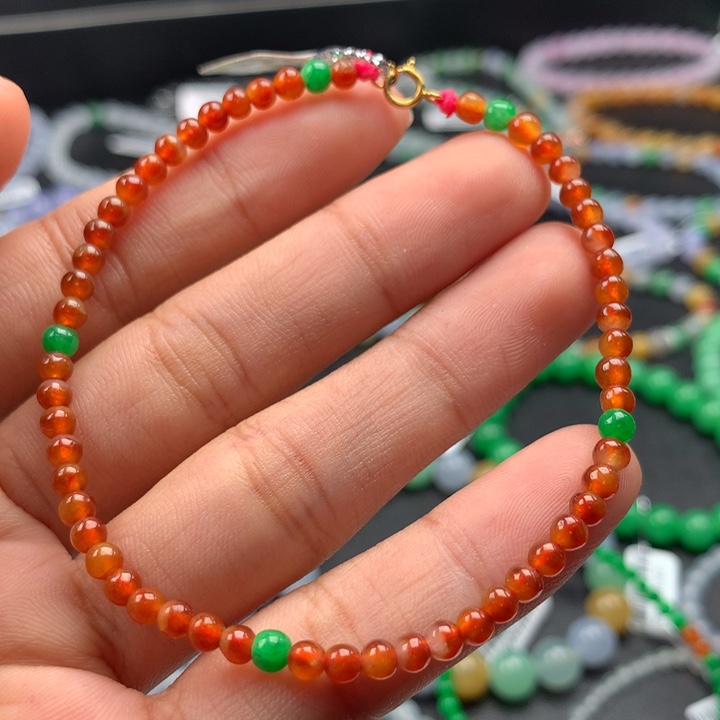 翡翠手镯未镶嵌卡