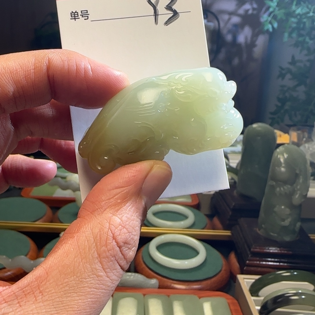 小***i和田玉未镶嵌颈饰