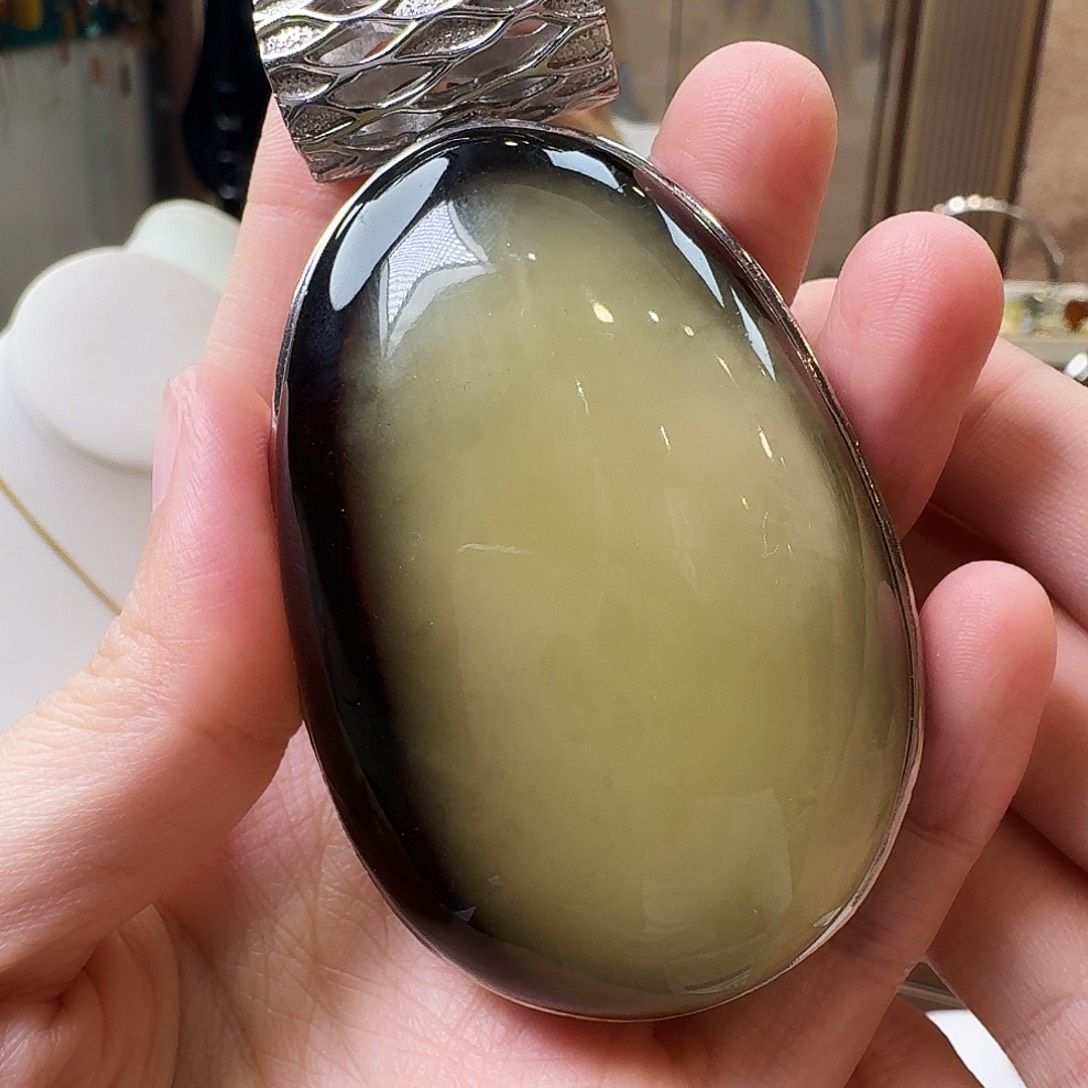 琥珀未镶嵌颈饰吊坠