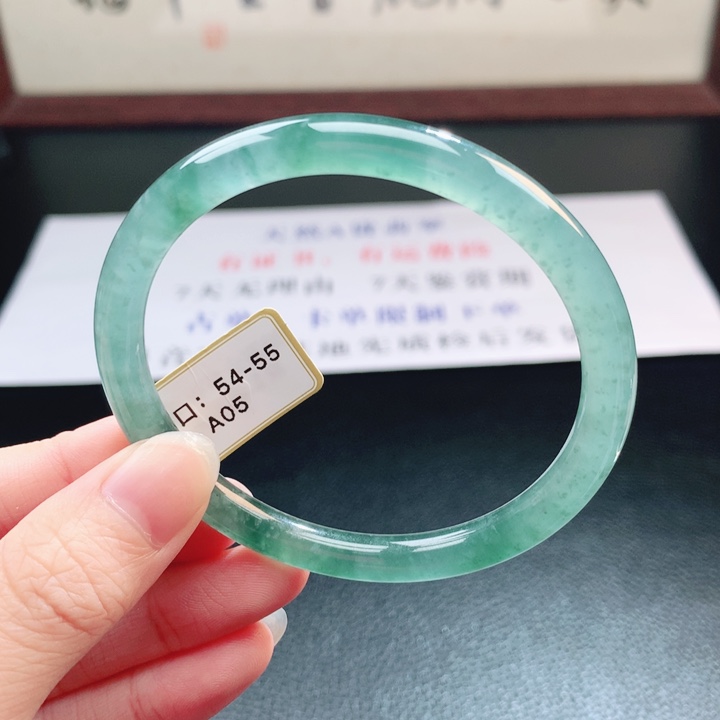 翡翠未镶嵌手镯翡翠手镯99