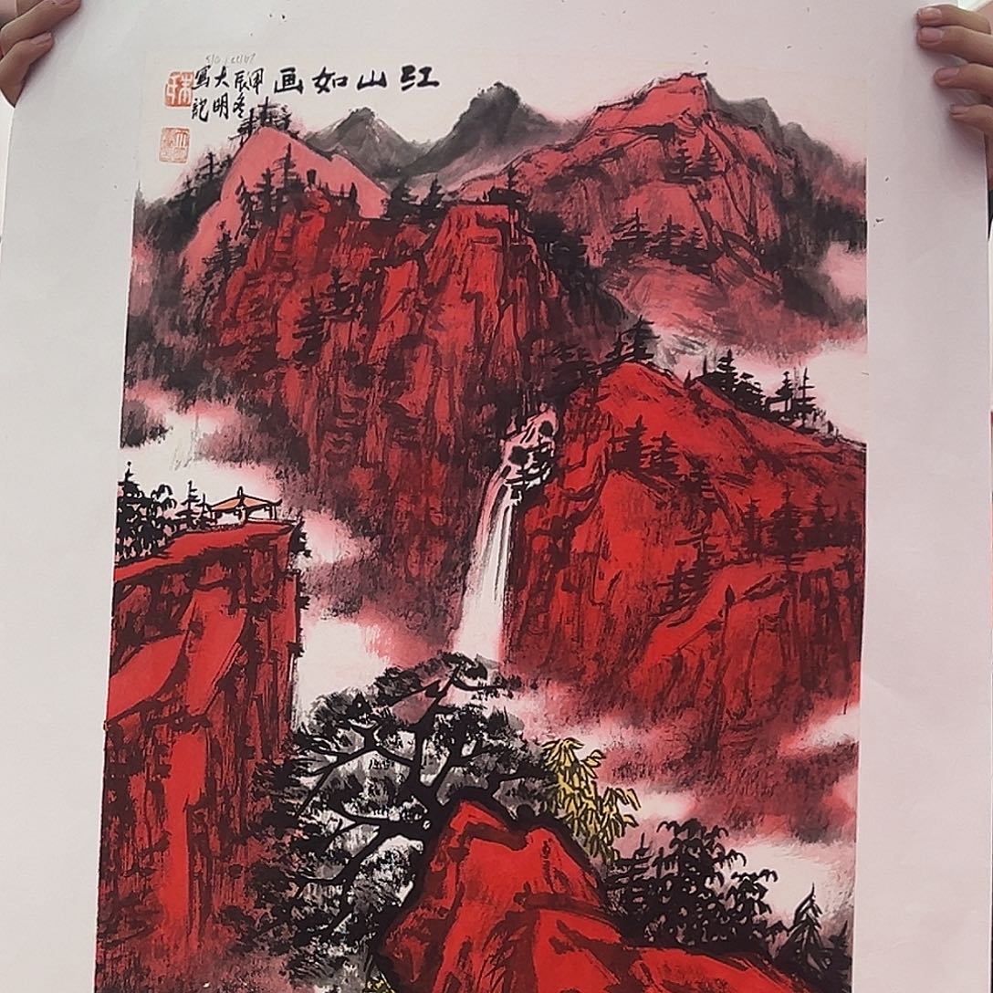 国画朱大明原作溯源带证件合影视频