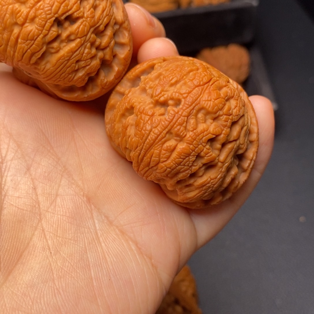 文玩核桃把件秦岭野生核桃