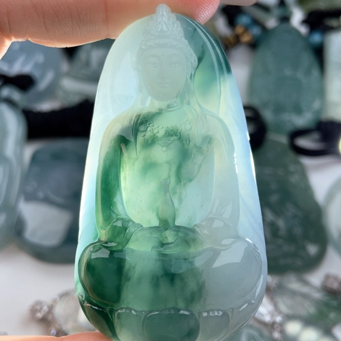 翡翠颈饰未镶嵌素衣