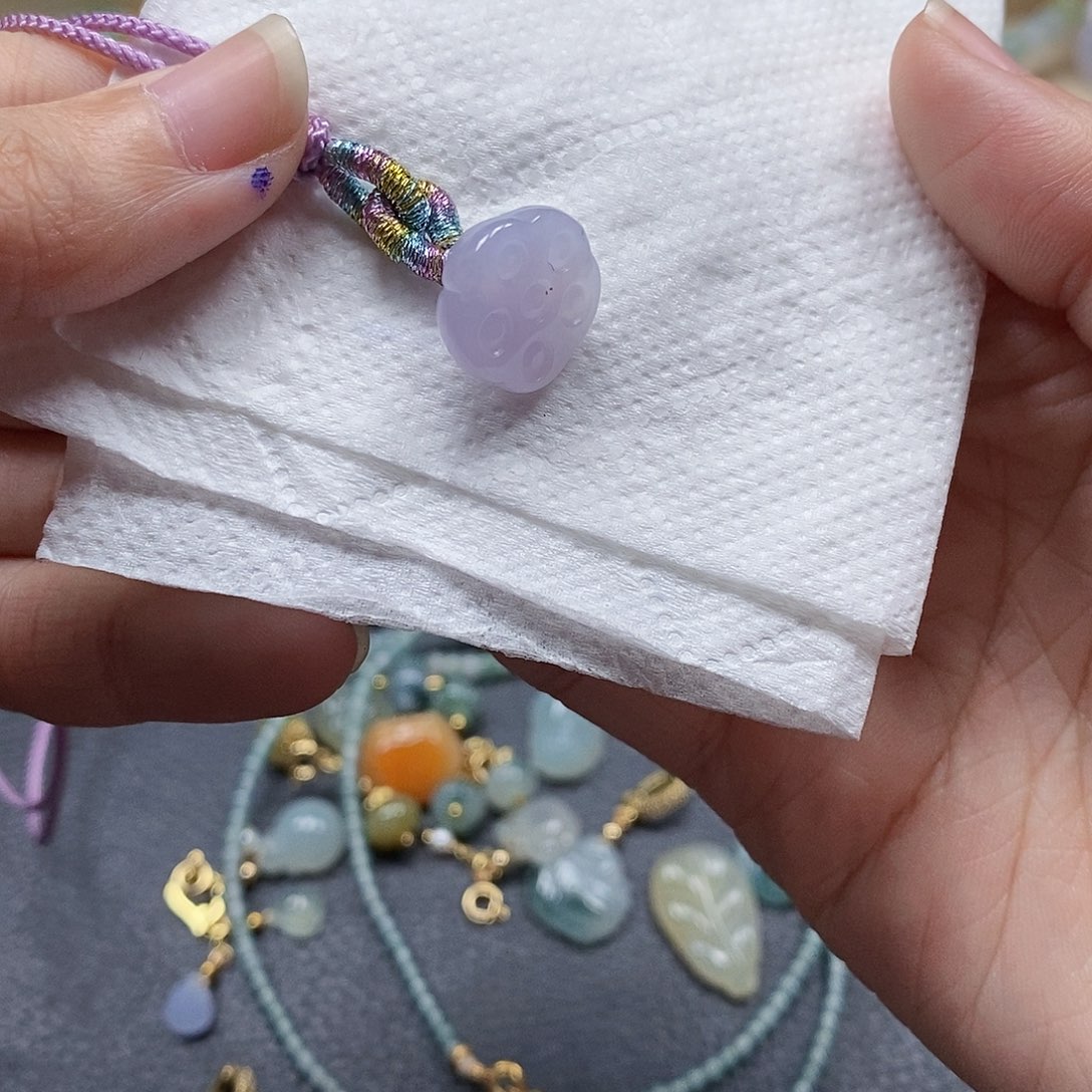 翡翠颈饰未镶嵌闪