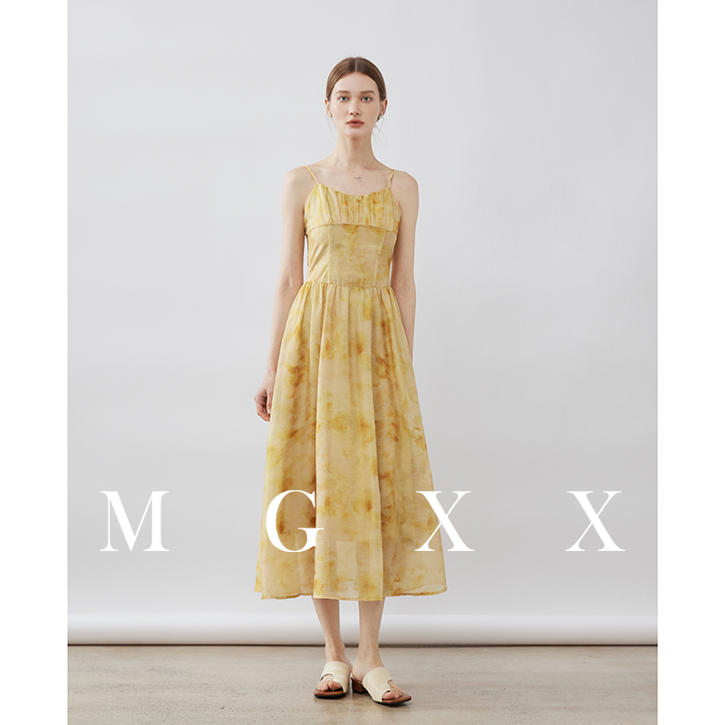 MG小象夏季现货新品仿纹天丝晕染浪漫感渲染吊带连衣裙M825Q07318