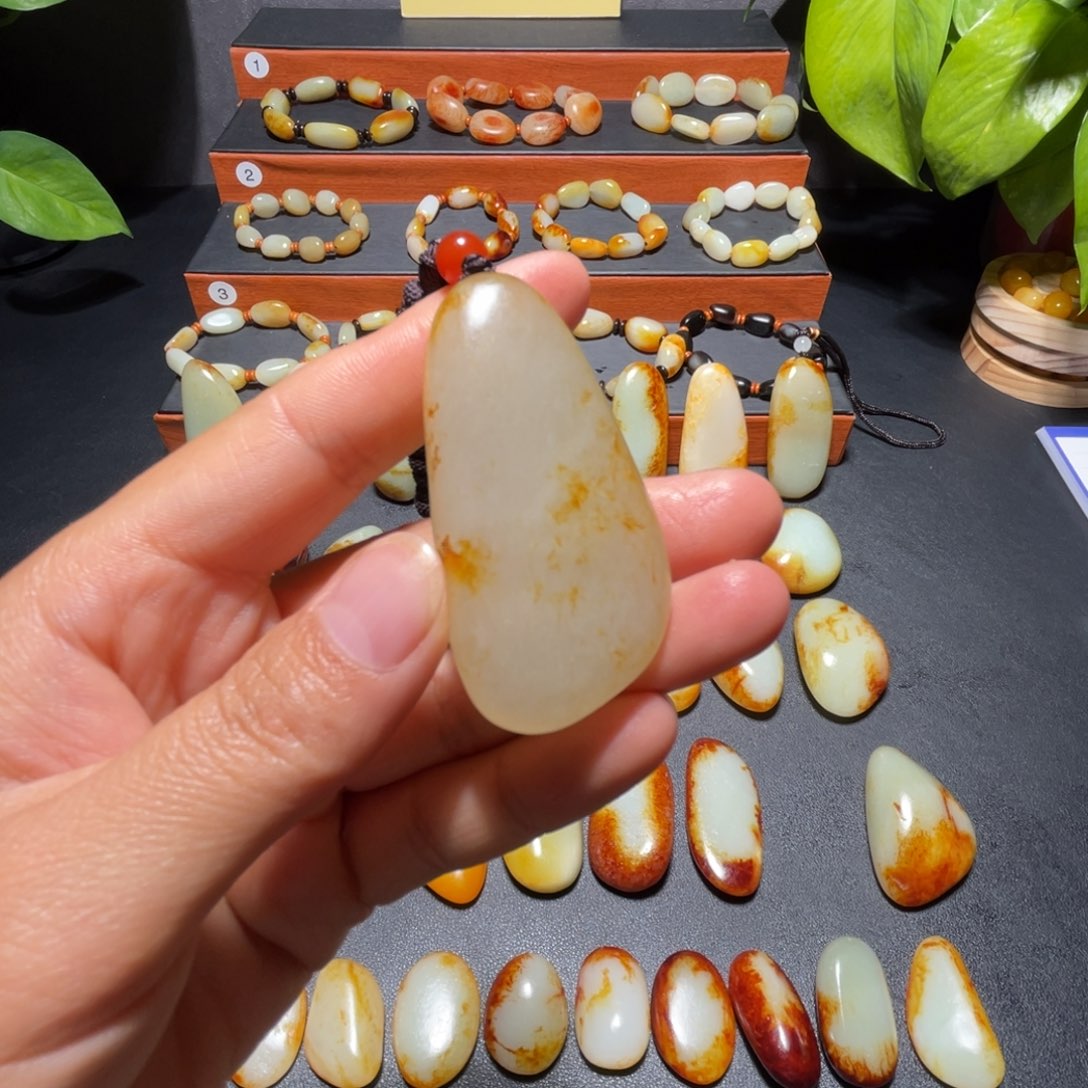 和田玉未镶嵌颈饰稻*