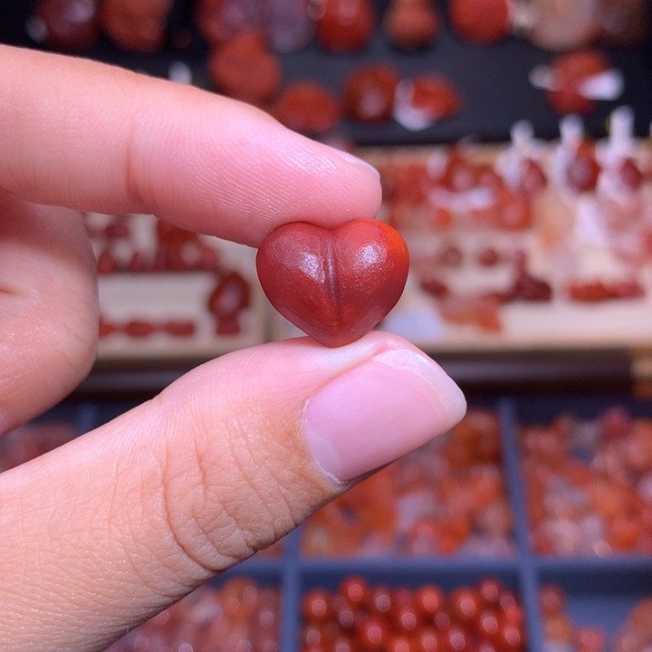 南红玛瑙未镶嵌珠宝半成品牛血屁桃