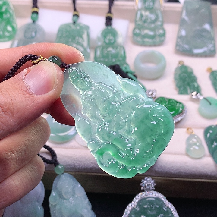 翡翠颈饰未镶嵌翡翠