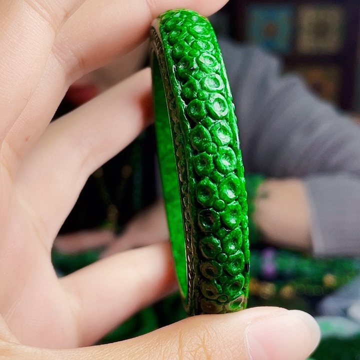 翡翠未镶嵌手镯多样性