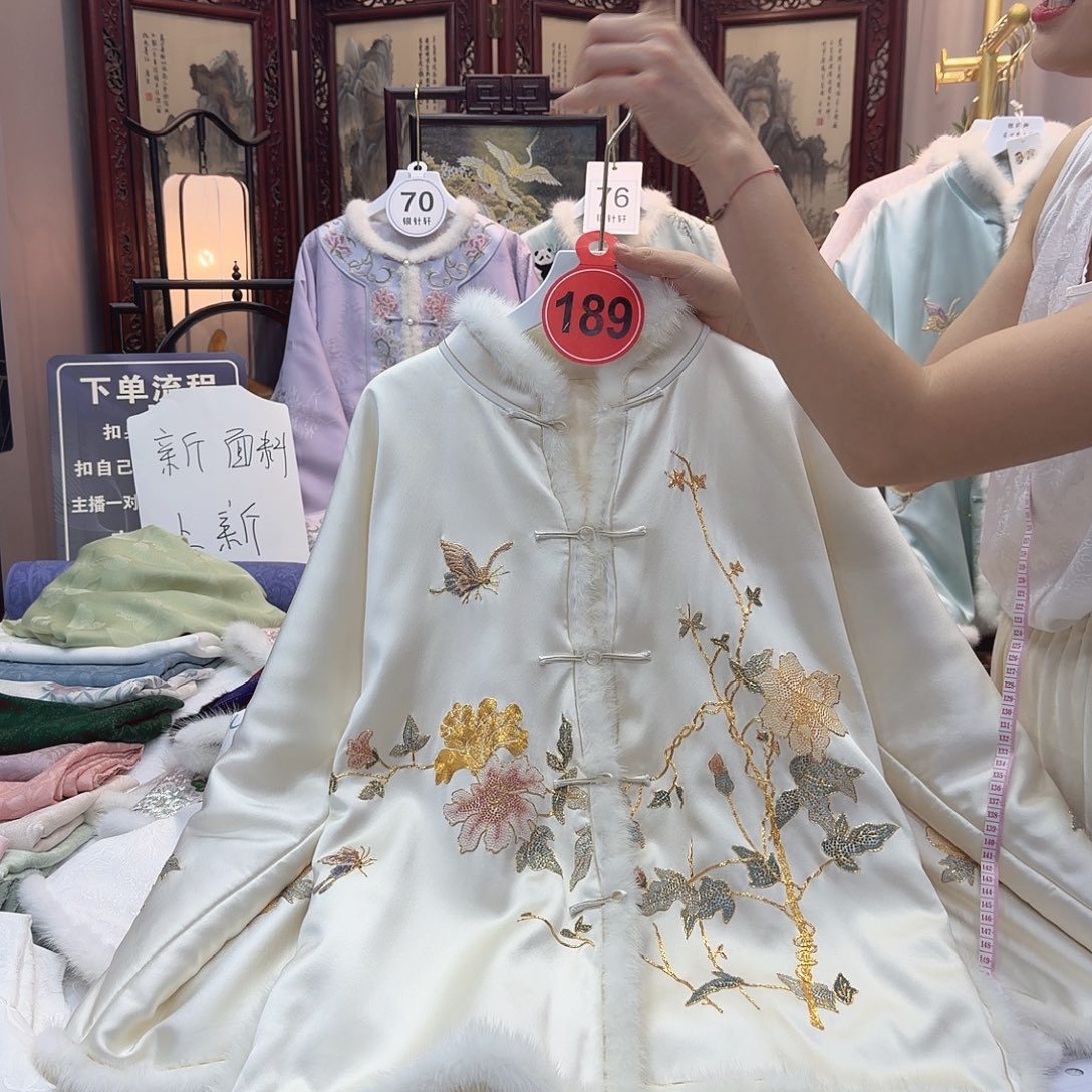 曦***曜非遗传承人的精神风貌和