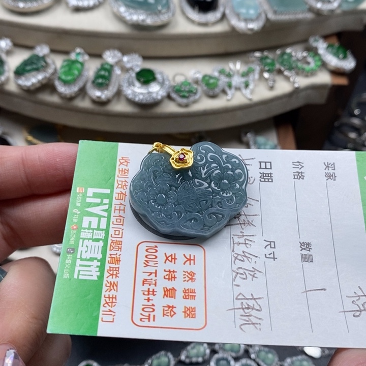 翡翠颈饰未镶嵌翡翠