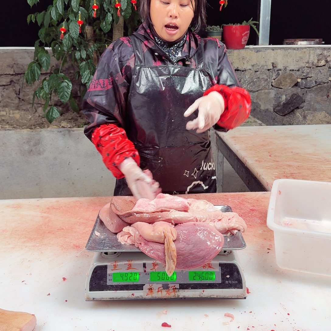 30中国大陆土猪肉猪肚香的狠啊
