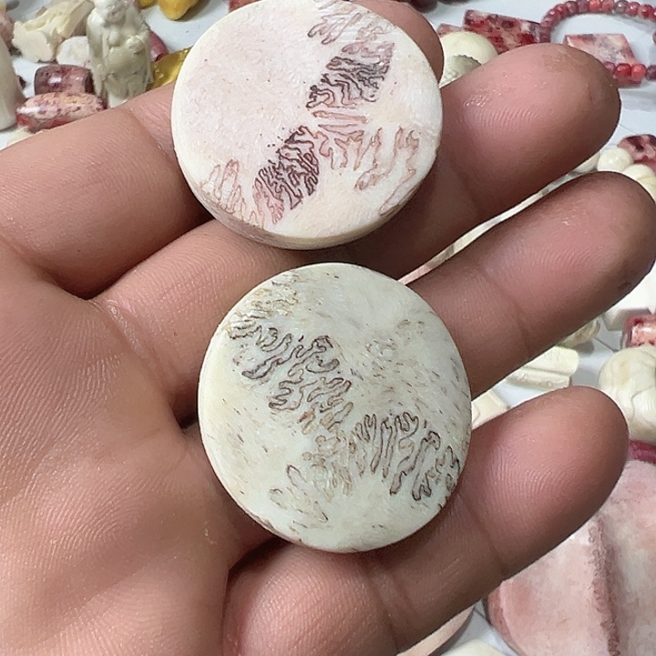 手***.树脂纯铜养殖鹿骨制作工艺品