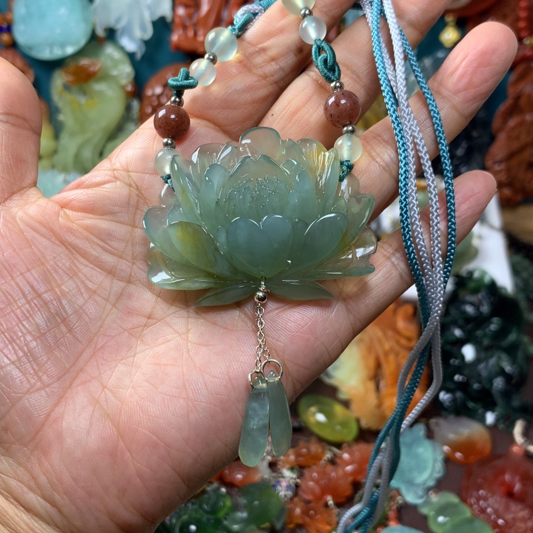 蛇纹石玉未镶嵌挂坠