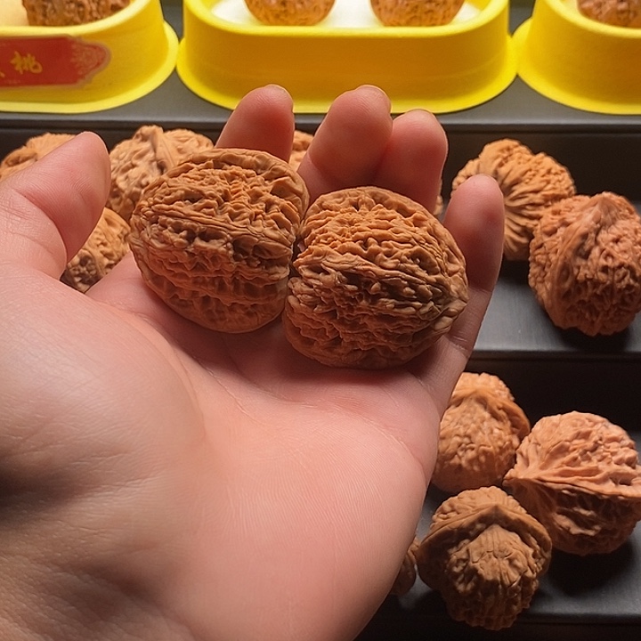 ****恙文玩核桃吊坠南疆