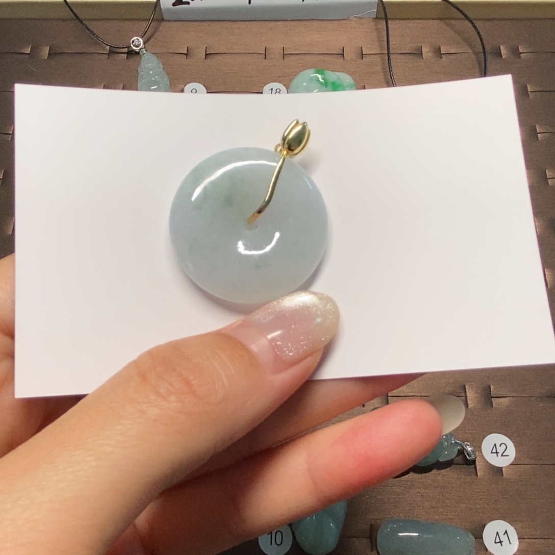 翡翠未镶嵌颈饰翡翠未镶嵌颈饰