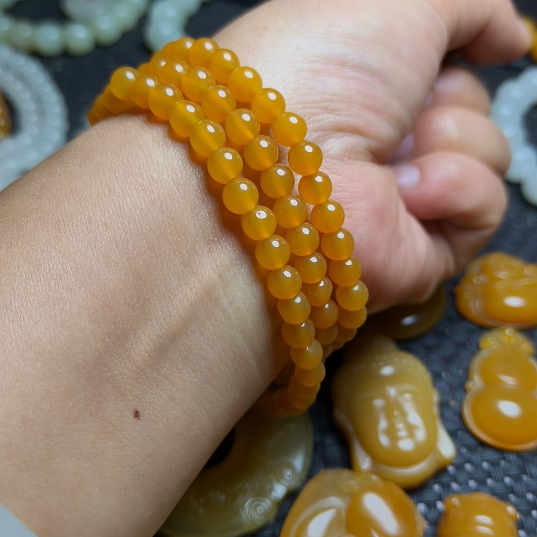 未镶嵌石英质玉（黄龙玉）颈饰