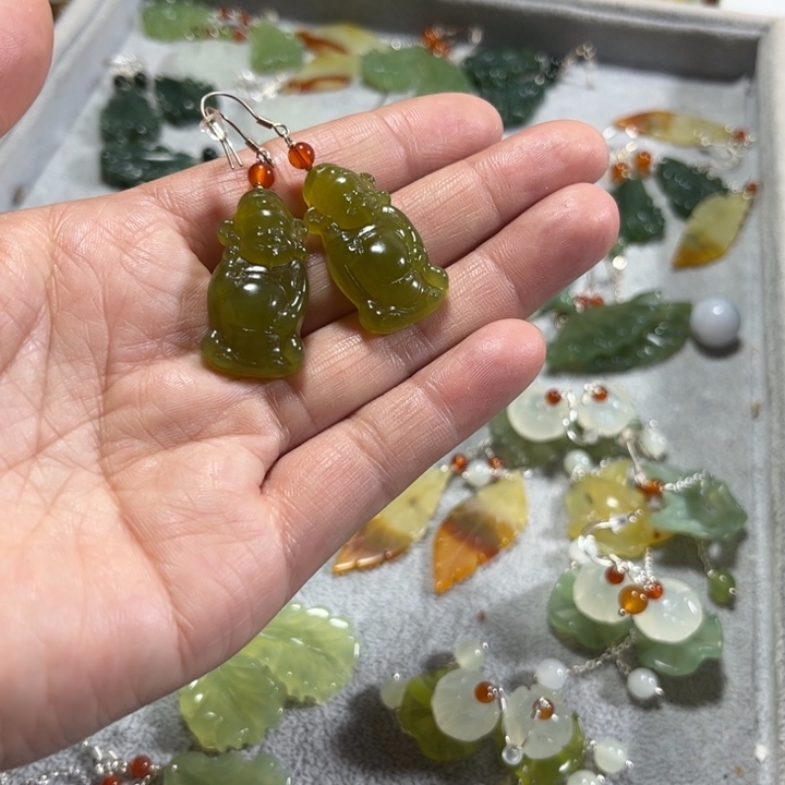 蛇纹石玉耳饰未镶嵌