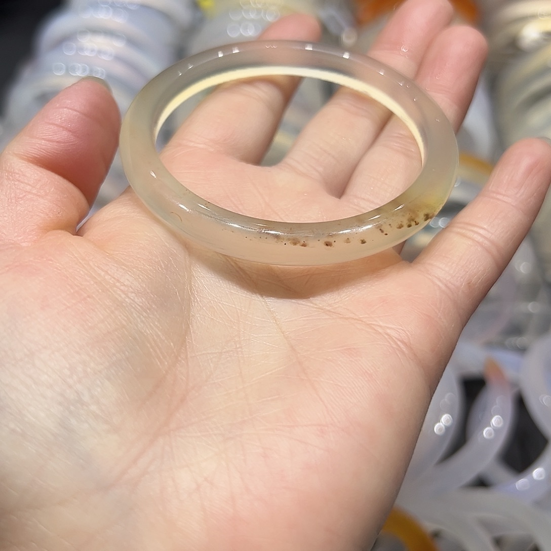 阿***婵玛瑙/玉髓未镶嵌手镯