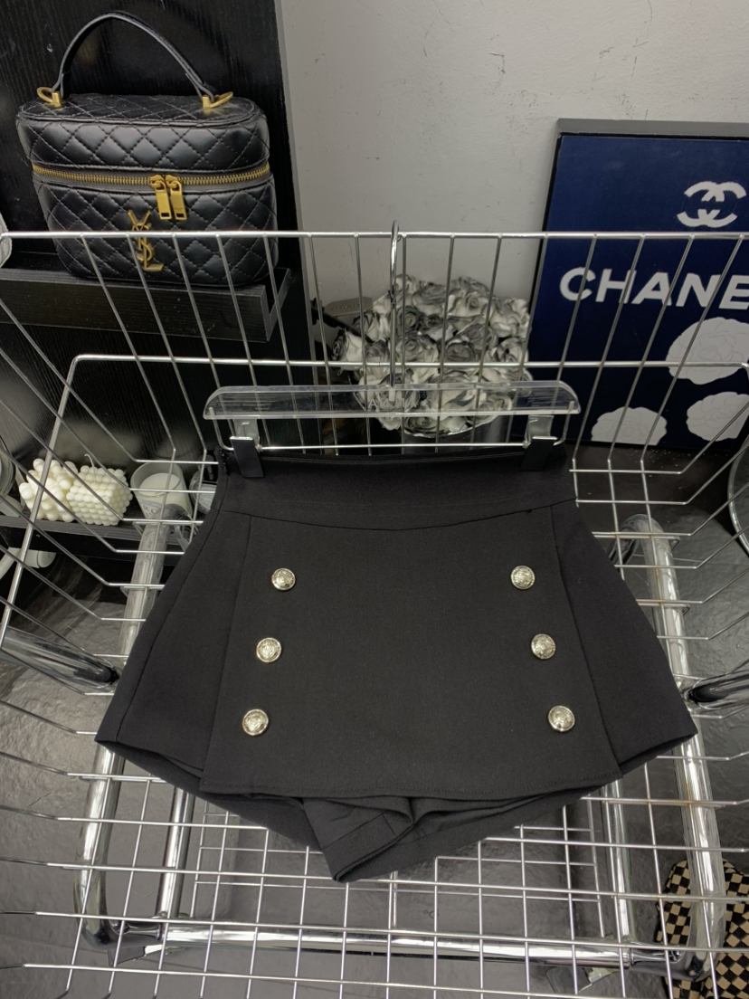 春上新！【霜霜chic衣橱】西装面料时尚感金属纽扣装饰短裙裤