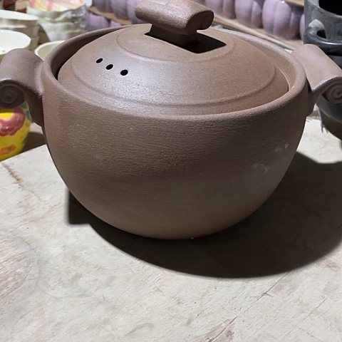 微瑕，明火，口径22高14，有色差，4L，带盖，颗粒