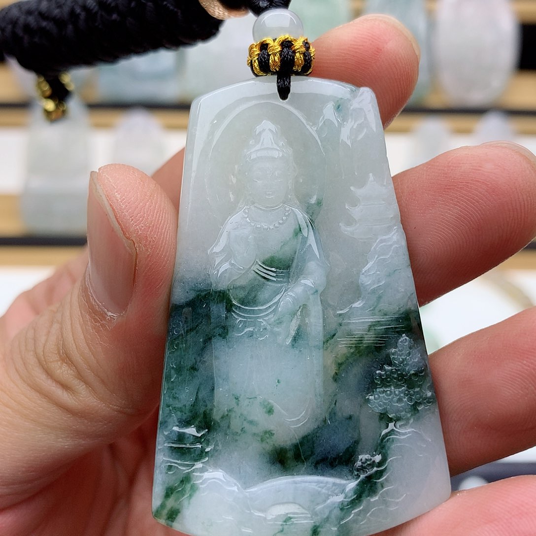 翡翠未镶嵌颈饰山水观音