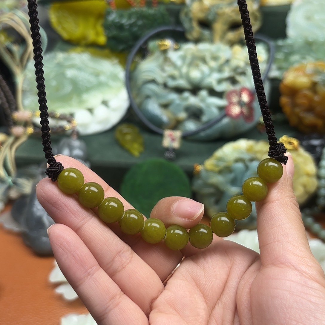 蛇纹石玉未镶嵌颈饰