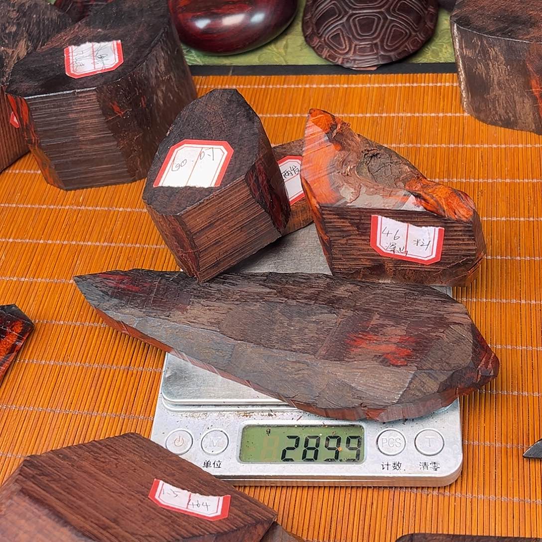 深***怪檀香紫檀（小叶紫檀）0.8。108 圆珠工费