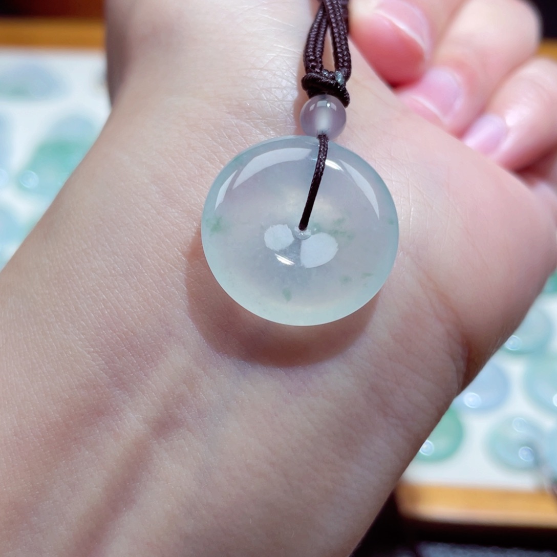 翡翠颈饰未镶嵌扣子