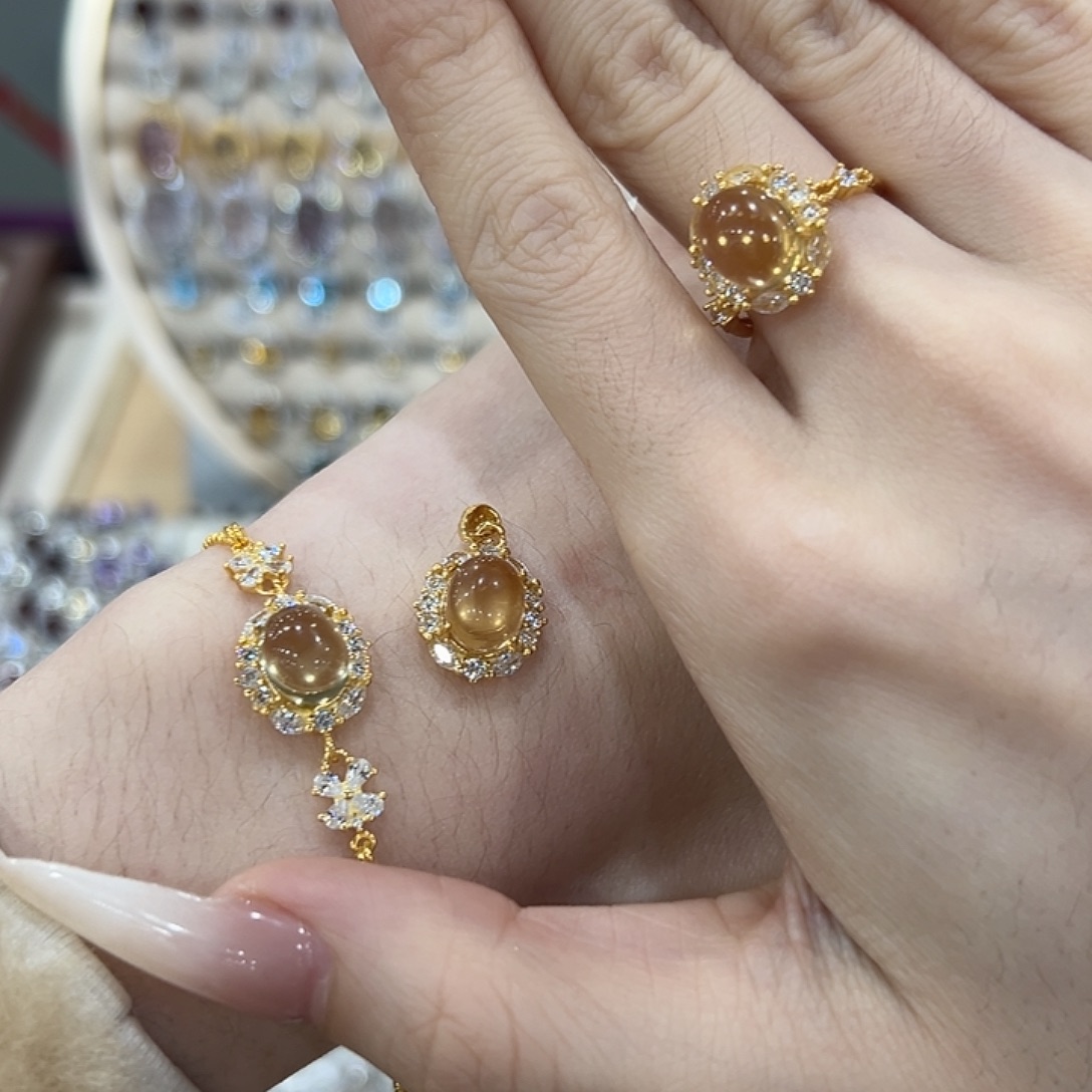 i***7黄晶吊坠(赠链)银S925镶嵌