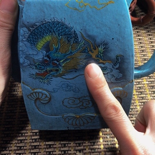 紫砂茶壶原矿泥料手工制作的紫砂壶。