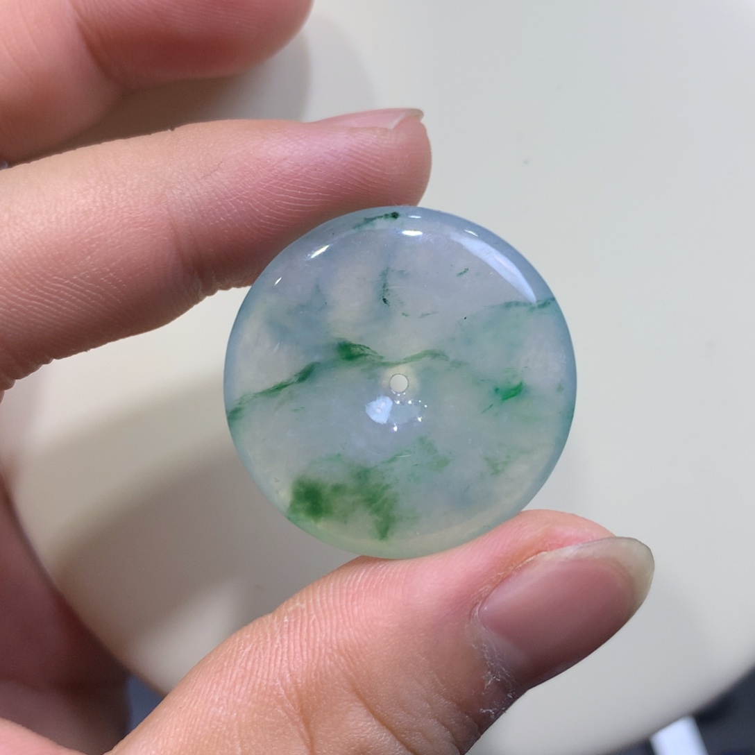 翡翠未镶嵌颈饰平安扣